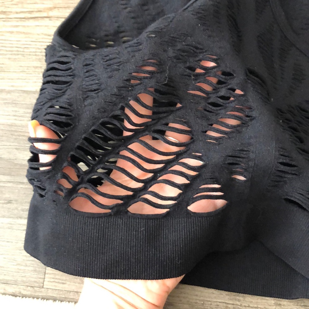 Spandex fishnet crop - Picture 3 of 3